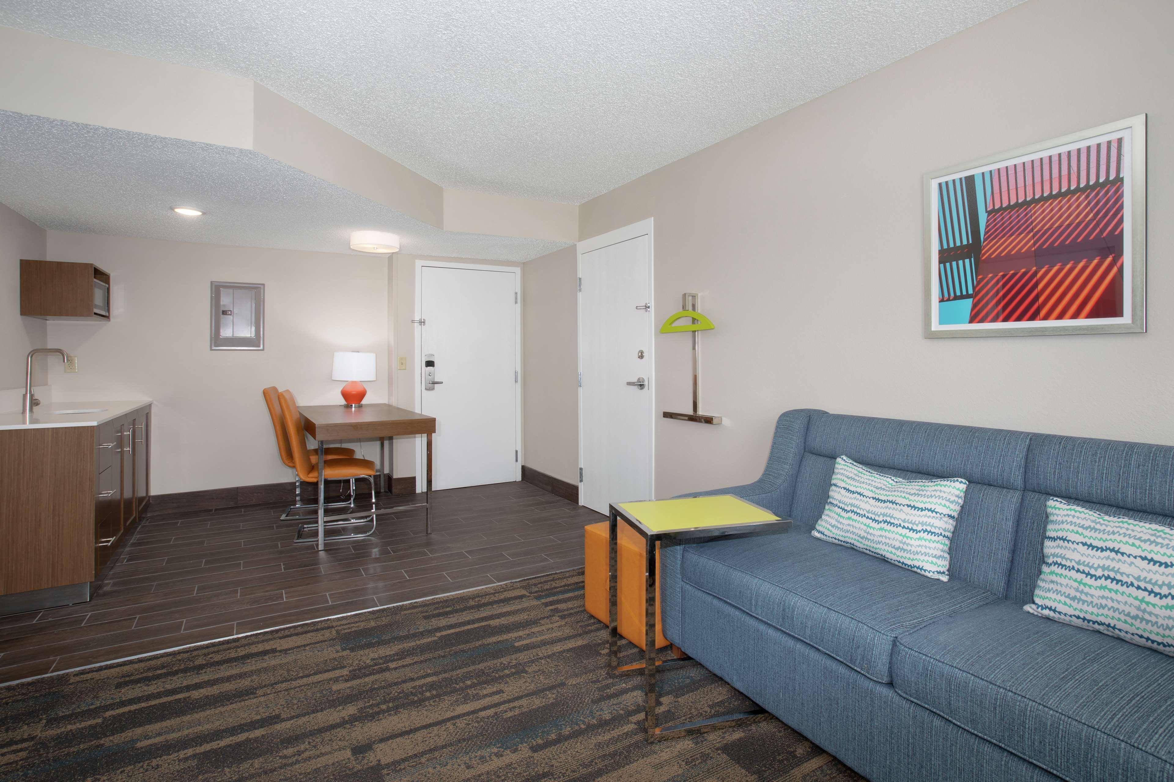 Hampton Inn & Suites Kansas City-Merriam Exterior foto