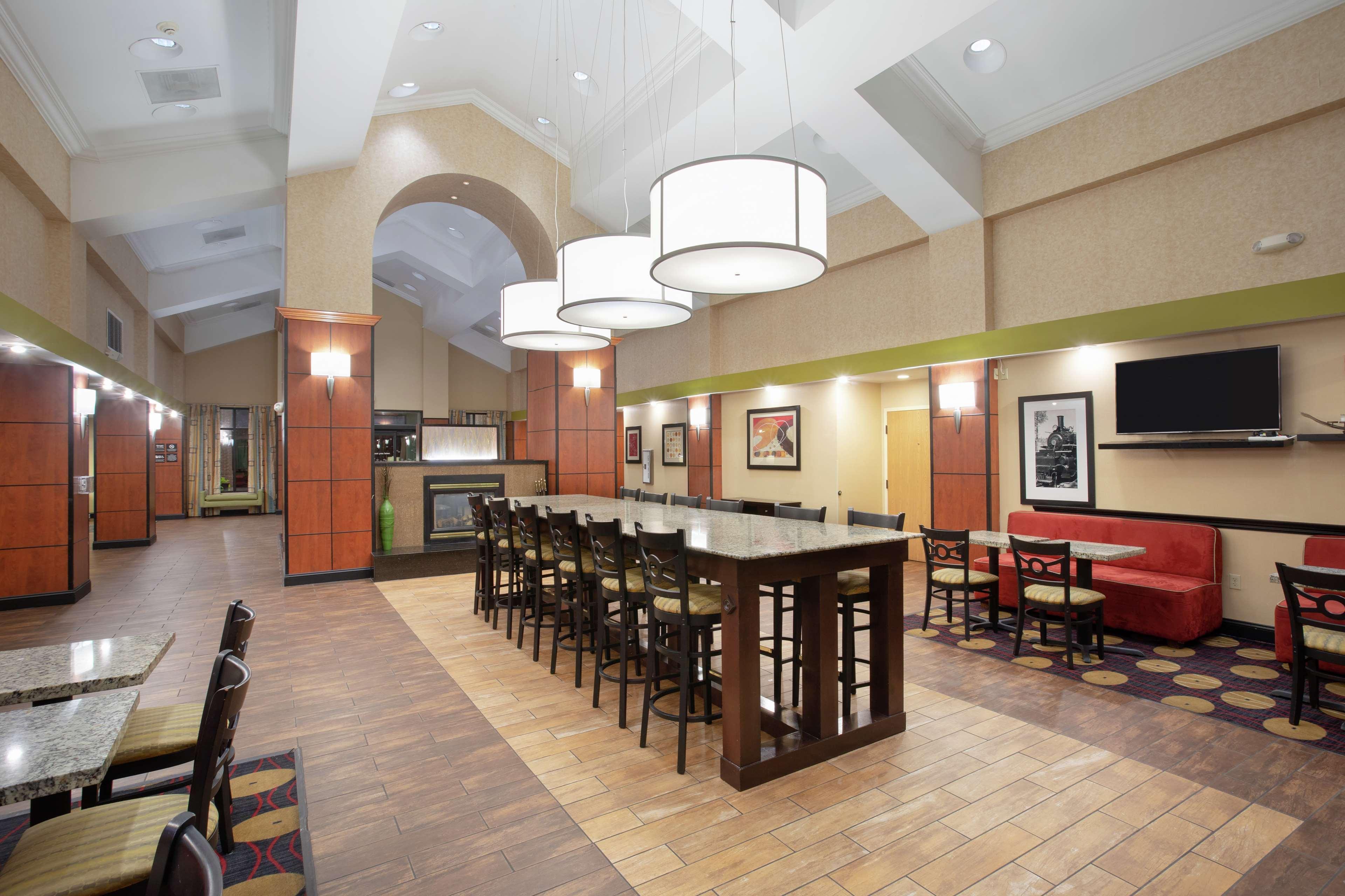 Hampton Inn & Suites Kansas City-Merriam Exterior foto