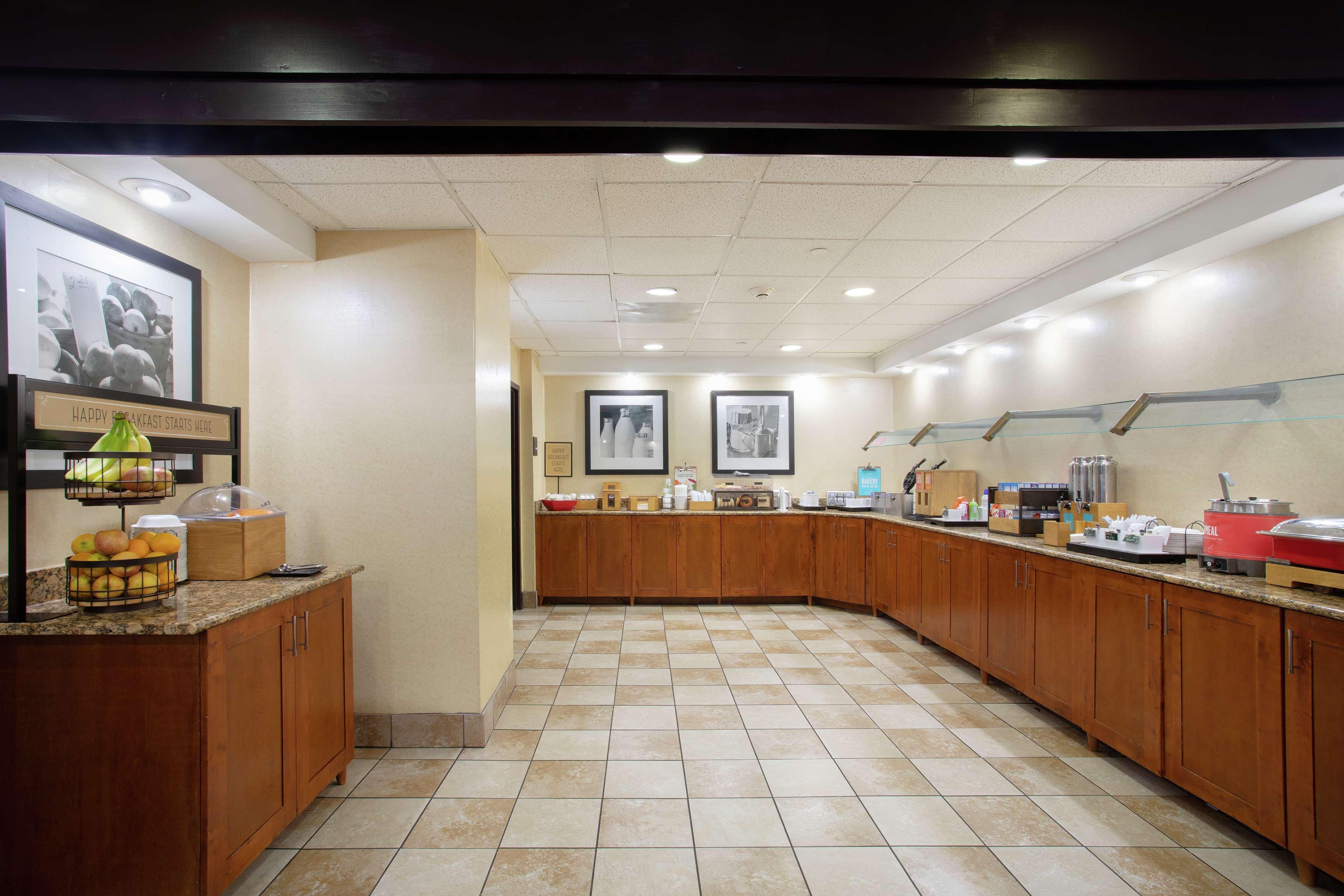 Hampton Inn & Suites Kansas City-Merriam Exterior foto
