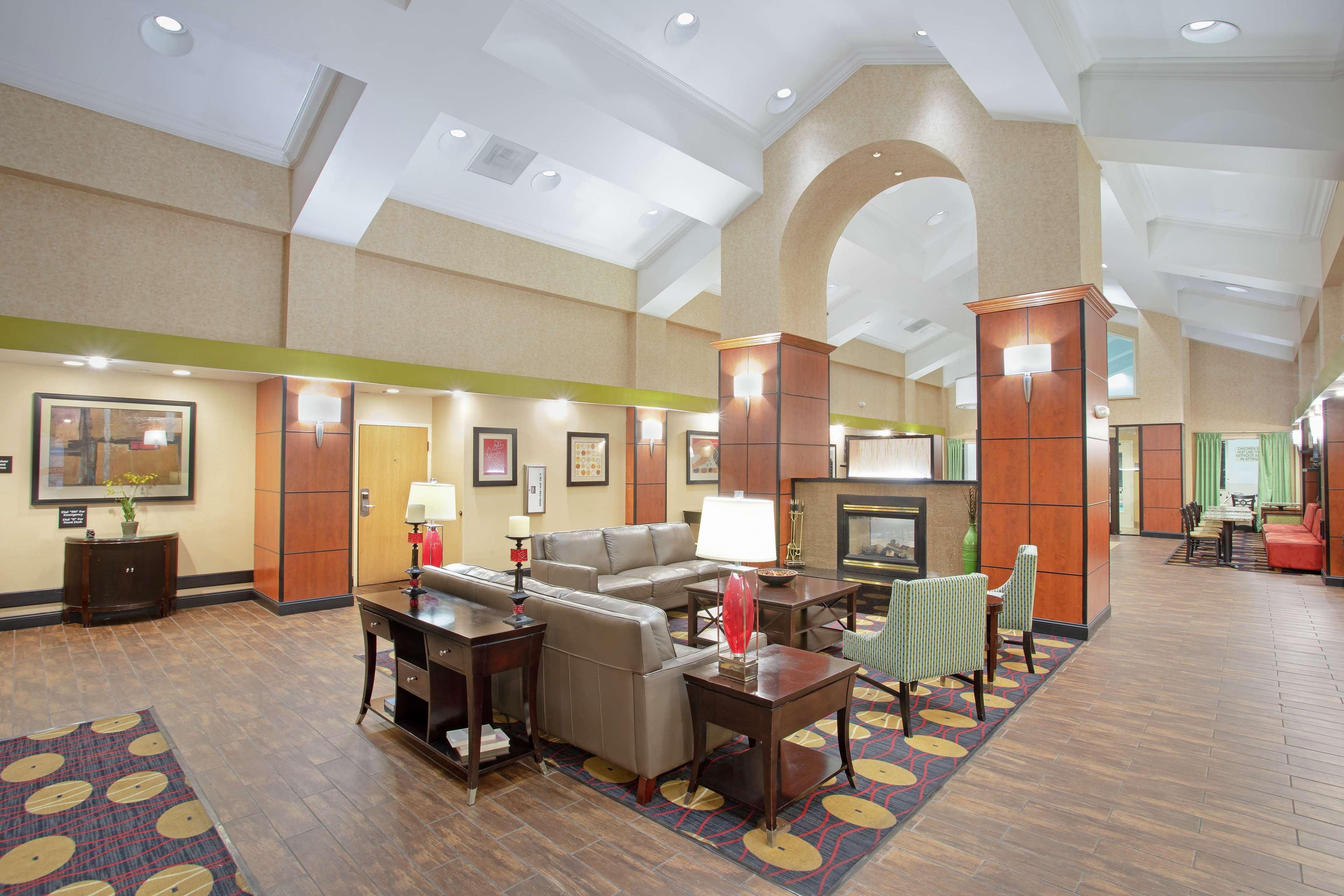 Hampton Inn & Suites Kansas City-Merriam Exterior foto