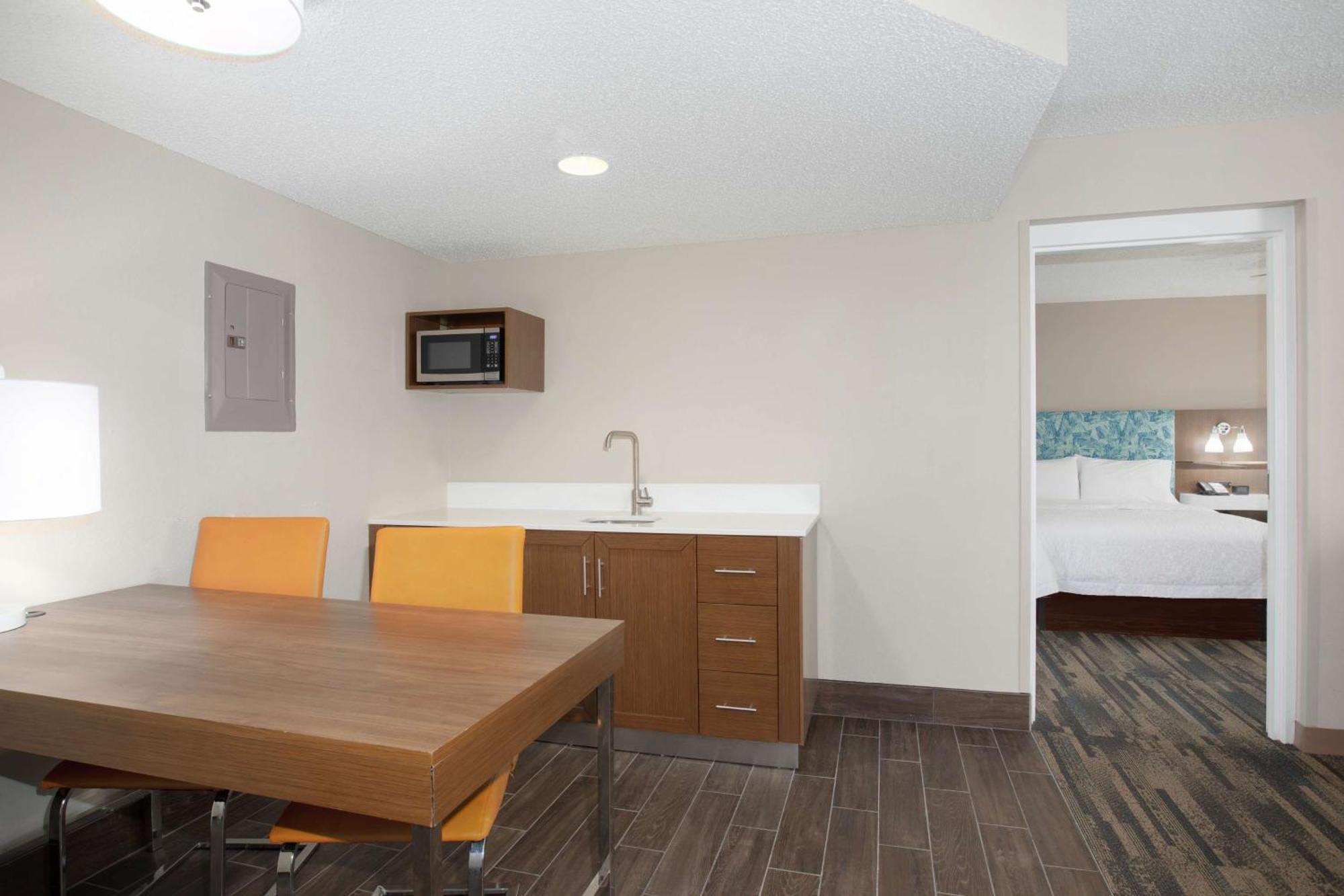 Hampton Inn & Suites Kansas City-Merriam Exterior foto